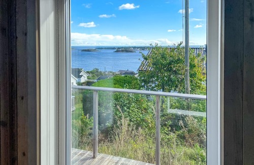 Kolbjørnsvik House | Lovely home in Sandviga with house sea view