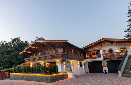 Kitzbuehel Apartment | Alpine retreat with sun terrace