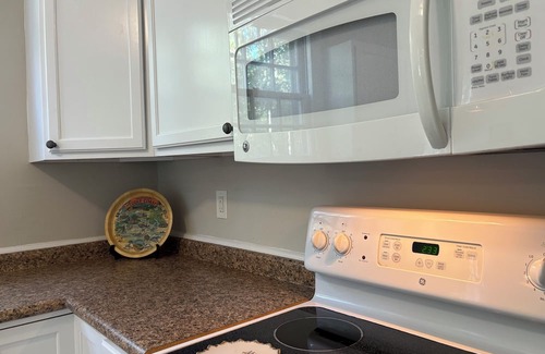 Meridian House | Peaceful 2-bedroom house with AC in charming Meridian