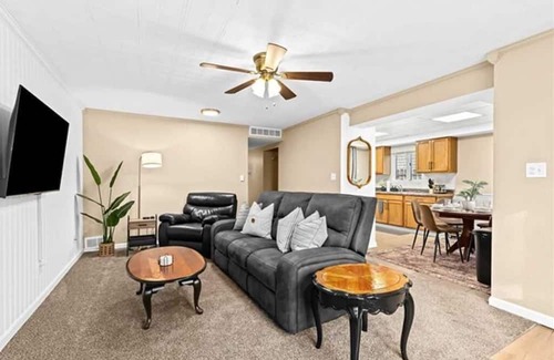Hazel Park House | Clean & Cozy 3BR Home| Friendly City of Hazel Par