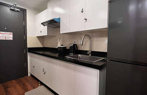 Poblacion District Condo | Condo Bed Space for Solo Travelers, Reviewers and Exam Takers!