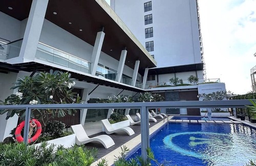 Poblacion District Condo | Condo Bed Space for Solo Travelers, Reviewers and Exam Takers!