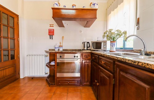 Ponte de Lima Villa | Casa do Azal – House with Pool, Near the Town
