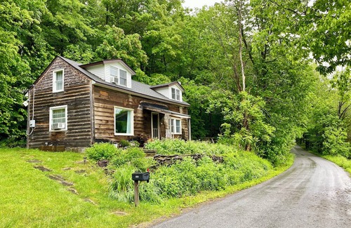 Preston-Potter Hollow House | Charming 2-bedroom farm house in Preston-Potter Hollow