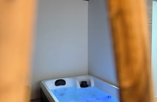 Teloche Bed & Breakfast | Château de Posset: Loft Anne-Marie, close to the 24 Hours of Le Mans racetrack