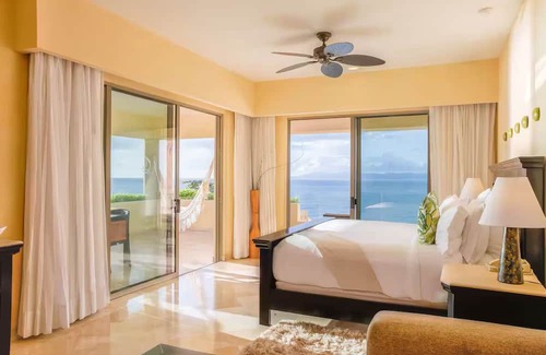 Conchas Chinas Resort | Charming 1-bedroom resort in terrific Puerto Vallarta with AC