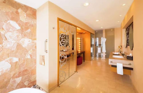 Conchas Chinas Resort | Charming 1-bedroom resort in terrific Puerto Vallarta with AC