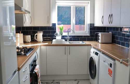 Maidstone House | Exquisite 3 Bed Home-Free Parking-Long Stay Discounts