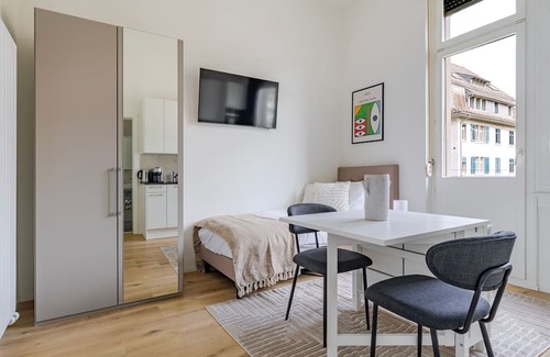 Seebach Apartment | Blueground | Seebach, view, nr Uetliberg