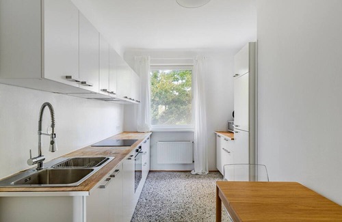 Dobling Apartment | Blueground | Döbling, view, nr Kahlenberg