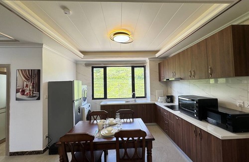 Challengers Hotel | Charming 1-bedroom hotel in fabulous Trinity with AC