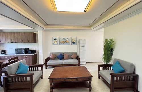 Challengers Hotel | Charming 1-bedroom hotel in fabulous Trinity with AC