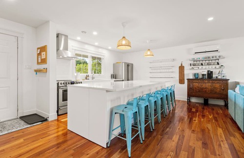 Tantallon House | Waters Edge on the Cove | Hot Tub Sleeps 11