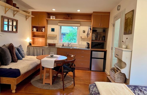 North Cowichan Cottage | West Coast Cedar Guest Cottage w/treed yard near vineyards & nature trails