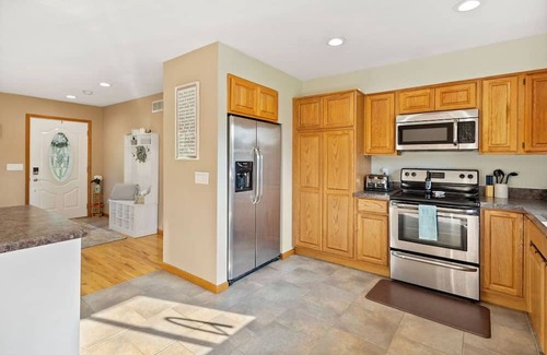 DeWitt House | Country retreat that sleeps ten minutes from MSU
