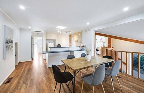 Doncaster East House | Welcome to your stylish retreat in the heart of Doncaster East!