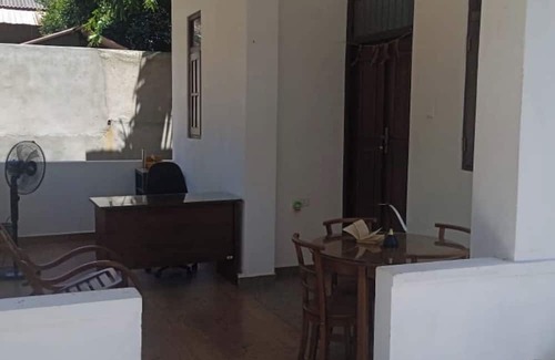 Dalupotha Apartment | 1-Bedroom House with Veranda and Free Parking