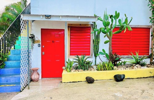Ceiba Apartment | Sustainable Sanctuary: Sun-Drenched Residence Close to Ferry & Bio-Lagoon