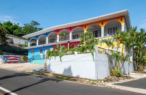 Ceiba Apartment | Sustainable Sanctuary: Sun-Drenched Residence Close to Ferry & Bio-Lagoon
