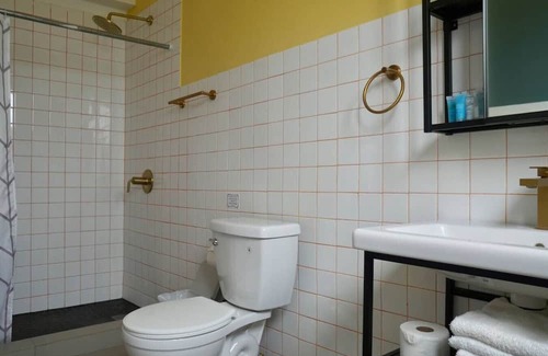 Santurce Cabin | Minimalist Studio on Calle Loiza Near Ocean Park