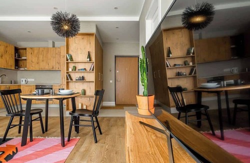 Old Town Apartment | Domillion New Duplex 12ppl balconies free park N2A