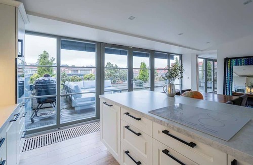 Old Town Apartment | Domillion Amazing 3bdr Penthouse with Terrace MZ28