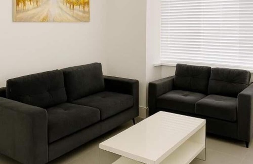 Leavesden House | Flexistay hub at Watford (Double Room with Private Bathroom)