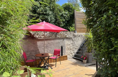 Sainte-Maure-de-Touraine House | Holiday Home 'Des Caves' with Shared Pool, Wi-Fi and Air Conditioning