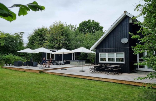 Faxe Ladeplads House | Modern house with outdoor spa and sauna
