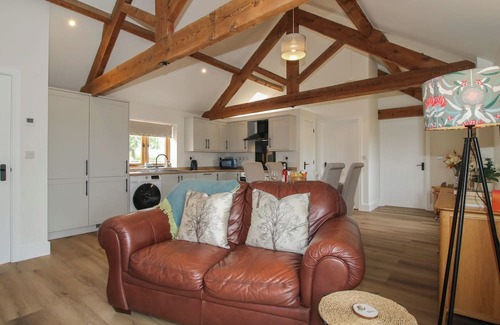 Loppington Cottage | OAK BARN, pet friendly, with a garden in Wem