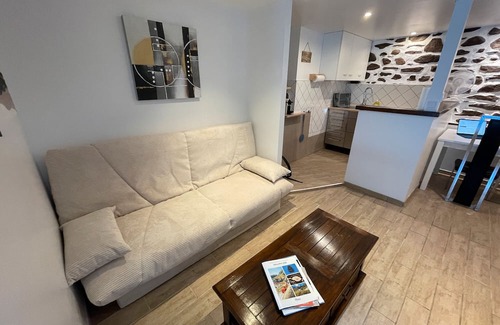 Laruns Apartment | Studio "La Grange - Laruns" with Private Terrace and Wi-Fi