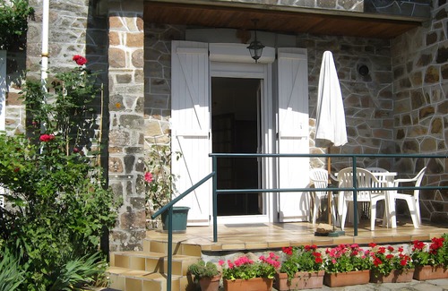 Panazol Apartment | Apartment 'T3 Chambre D'hôte' with Shared Terrace and Shared Garden