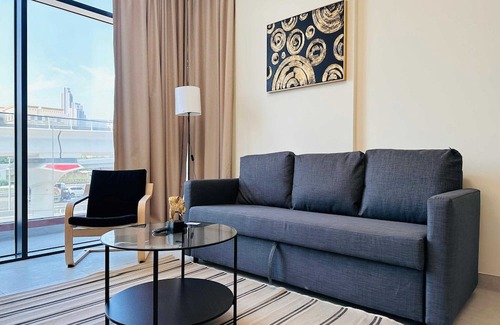 Jebel Ali House | 2Br Apt.| Poolside Living | Gym & Free Parking