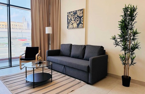 Jebel Ali House | 2Br Apt.| Poolside Living | Gym & Free Parking