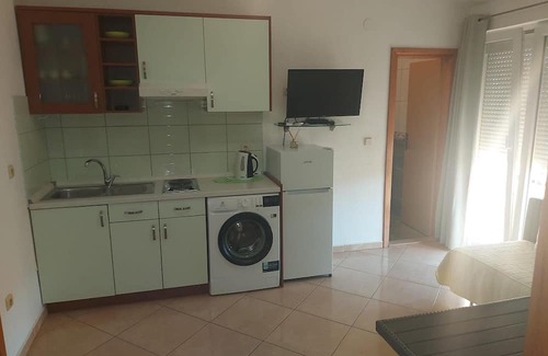 Istok Apartment | One bedroom apartment with balcony Makarska (A-20727-d)