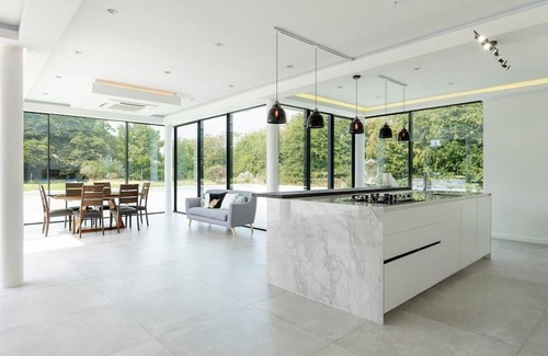 Rugby House | Swallow Fields Old Barn | Elegant Luxury Barn by Eason Stays