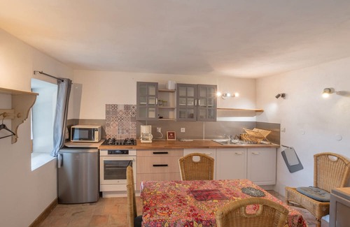 Bessas Cottage | Gîte 'La Bergerie - Le Mas De Peyraube' with shared pool, communal garden and Wi-Fi