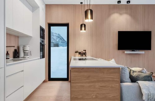 Vagan Cabin | Stunning Lofoten Lodge with Views & Jacuzzi