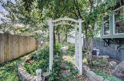Little Falls House | Adorable 3-bedroom charming little ranch house with AC in historical LittleFalls