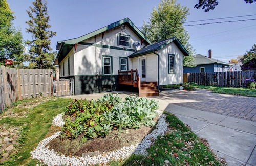 Little Falls House | Adorable 3-bedroom charming little ranch house with AC in historical LittleFalls