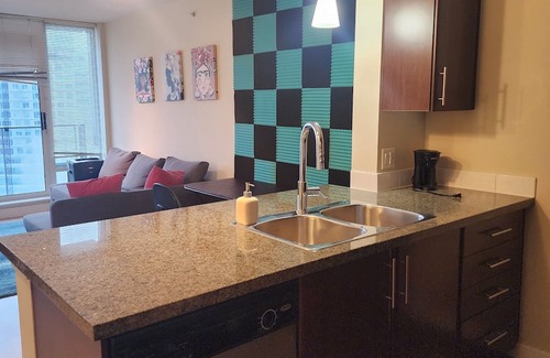 Strathcona Condo | High-Rise Condo with water View | Near Stadiums