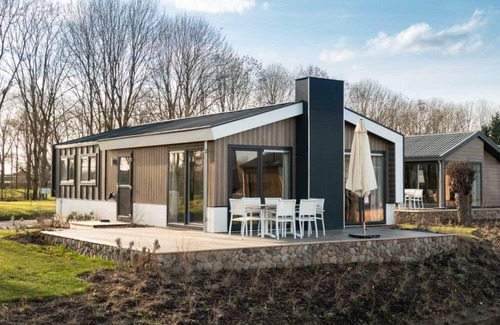Kerkdriel House | Holiday house Kerkdriel for 1 - 6 persons with 3 bedrooms - Holiday home