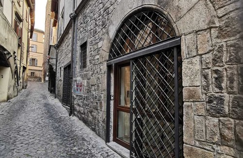 Viterbo Apartment | Centrally located, renovated 2 steps from the St. Rose car route