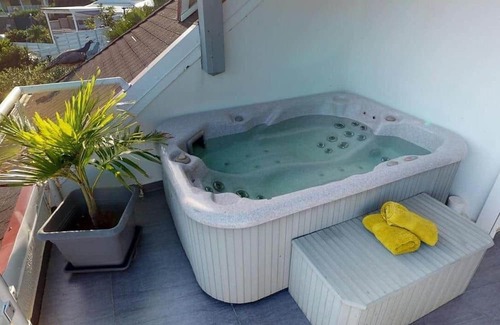 French Cul de Sac Apartment | Mango Loft with jacuzzi and view