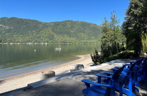 Sicamous Cabin | Family friendly Lakefront resort with boat slip