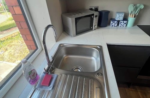 Wallasey Apartment | Spacious 3-Bed Seaside Retreat – Walk to Beach, Sleeps 6, Free Parking
