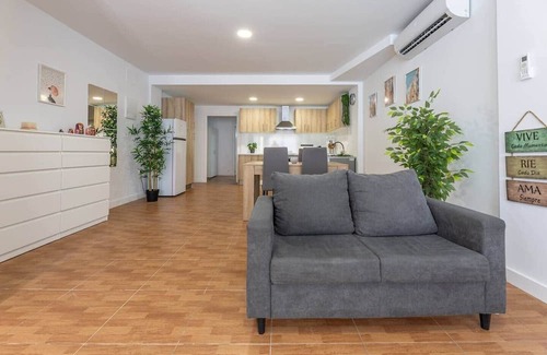 Pobles de l'Oest Apartment | Spacious first floor in Benimámet