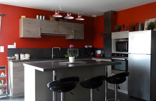 Reminiac House | Holiday Home 'La Clémençaie' with Private Terrace, Private Garden and Wi-Fi