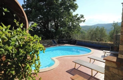 Monte Vibiano Vecchio Villa | Villa Cesari Tiberi - private pool and frescoes