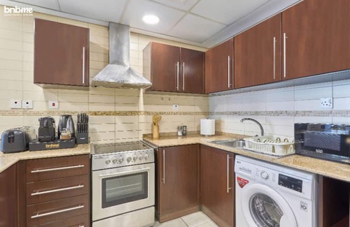 Jumeirah Lake Towers Apartment | bnbme | Luxury JLT Apt w/Pool & Gym, Near Marina